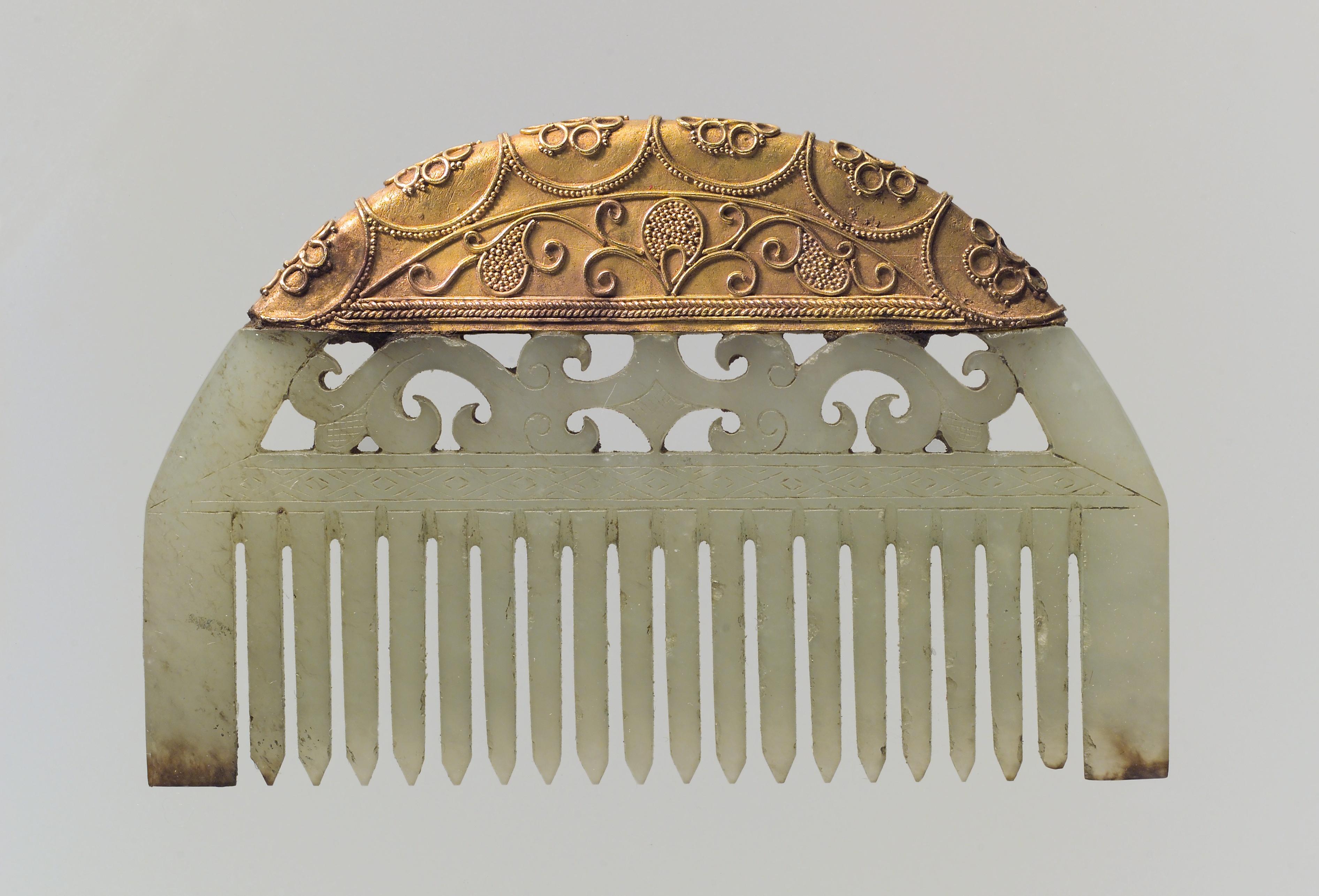 Comb, Eastern Han dynasty China. Jade and gold.